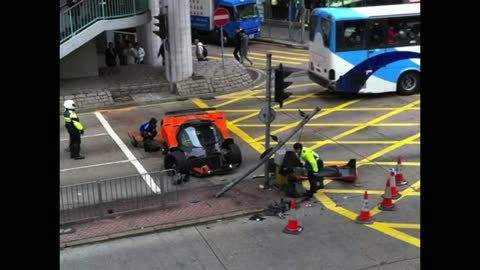 1200萬(wàn)港幣的帕加尼Zonda F出車禍車頭撞爛
