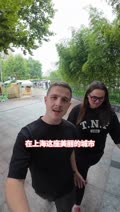 英国“铁腚夫妇”软下来了？！居然在上海体验到了如此豪华的汽车！表示非常震惊和开心！